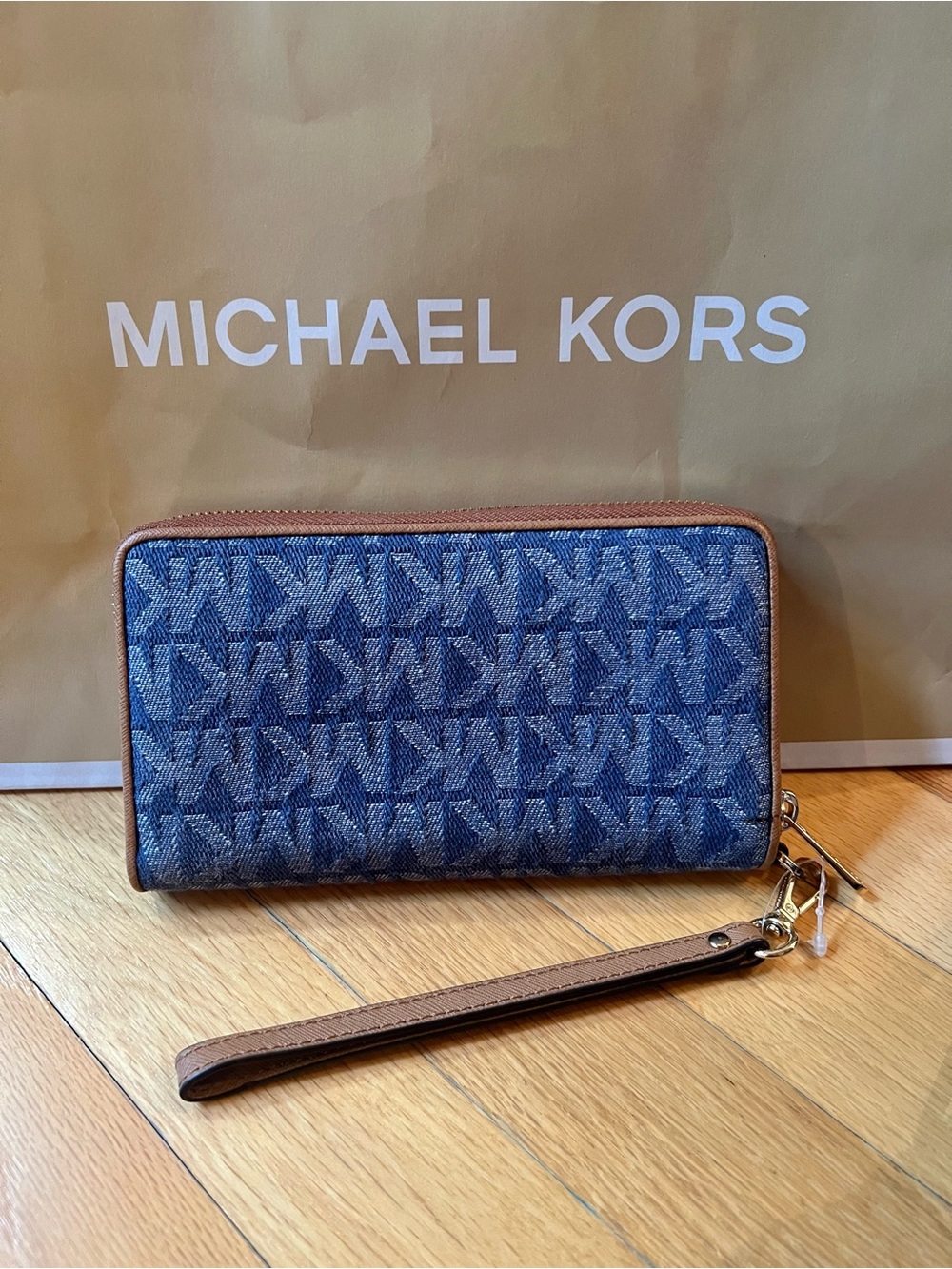 Michael Kors Large Hamilton Frame Out Monogram Denim Tote & Wallet Set - Picture 11 of 13